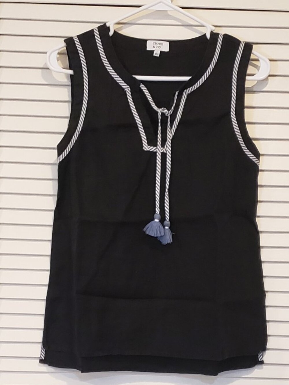 Crown & Ivy Women's sleeveless Top with tassel drawstring ties Size Small